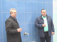 Первый заместитель главы администрации города Красноперекопска Сергей Гаврилец запустил эксплуатацию станции доочистки воды