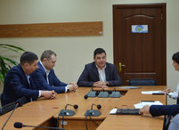 Заместитель жилищно-коммунального хозяйства Республики Крым Энвер Аблаев  наградил грамотами  и  поощрил благодарностью работников Симферопольского филиала ГУП РК 