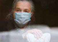 Прекращен личный прием граждан старше 65 лет