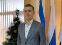 Генеральный директор ГУП РК «Вода Крыма» Максим Новик поздравляет всех с наступающим Новым годом и Рождеством Христовым!